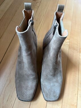 Donald Pliner Olive Suede Square Toe Leather Ankle Boot Like New size 9